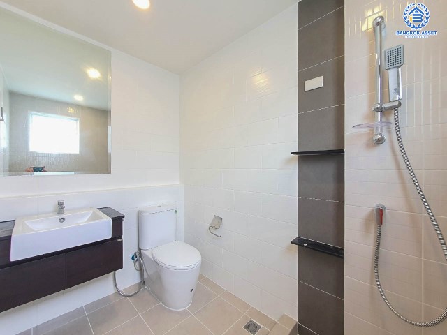 *****บ้านเดี่ยวมือสอง ม.เซนโทร พหลโยธิน-วิภาวดี เนื้อที่กว้าง 51 ตร.ว. ฟังก์ชัน 3 ห้องนอน 3 ห้องน้ำ ที่จอดรถ 2 คัน บ้านหลังใหญ่ สภาพใหม่เอี่ยม พร้อมลากกระเป๋าเข้าอยู่! บนทำเลเดินทางสะดวกเชื่อมต่อถนนพหลโยธิน, ถนนลำลูกกา, ถนนสายไหม, ถนนรังสิต-นครนายก และทางด่วน "โทลล์เวย์" จองเลยวันนี้!